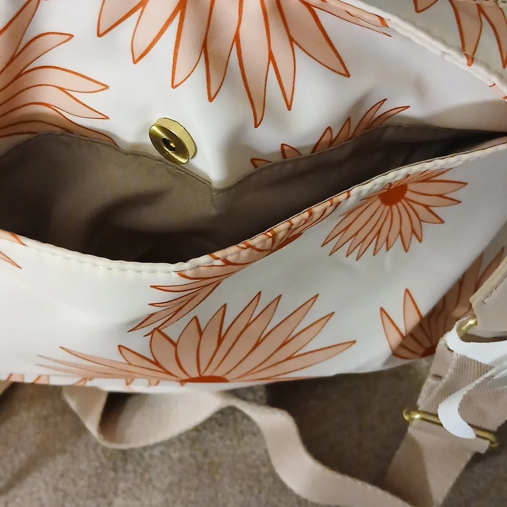 Time and‎ Tru adjustable shoulder strap bag